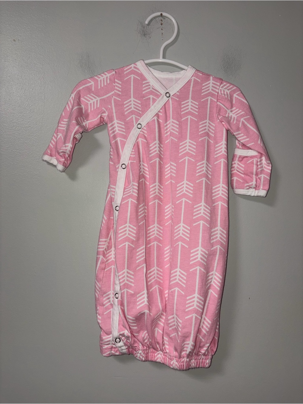 Bae Bae Goods Pink & White Arrows Snap Gown Girls 0-3M
